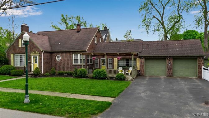 Attached, Exterior, Facade, Brick Facade, Cape Cod
