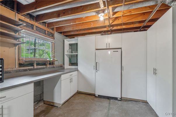 Interior, Washer, Wooden Beams