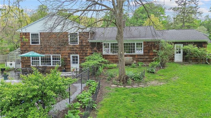 Exterior, Facade, Cape Cod