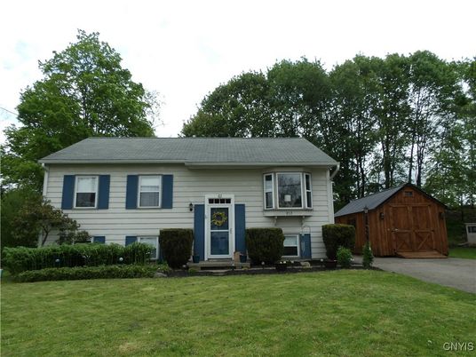 Backyard, Exterior, Facade, Raised Ranch
