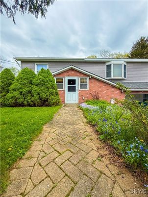 Exterior, Facade, Brick Facade, Raised Ranch