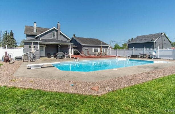 Exterior, Pool