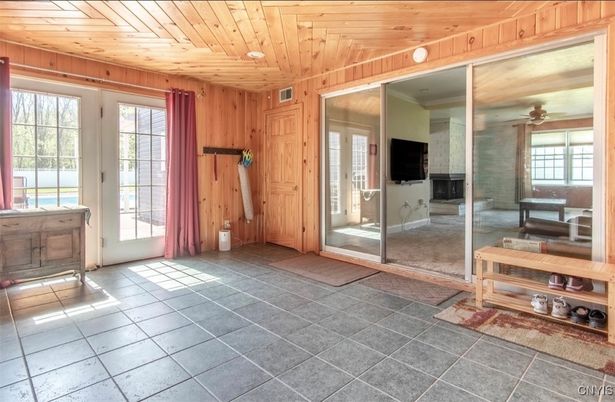 Empty room, Interior, Wooden Ceilings, Wooden Walls