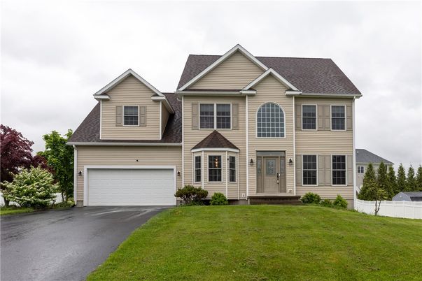 Attached, Exterior, Facade, Farmhouse