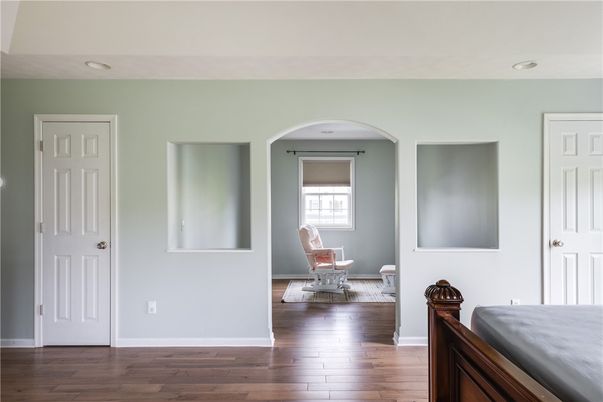 Interior, Recessed Lighting, Wood Texture Flooring