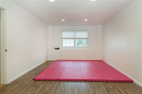 Interior, Recessed Lighting, Wood Texture Flooring