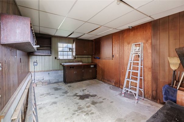 Empty room, Hot Tub, Interior, Wooden Walls
