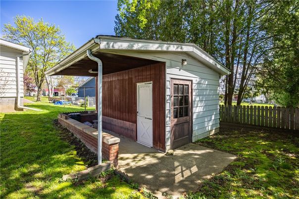 Backyard, Exterior