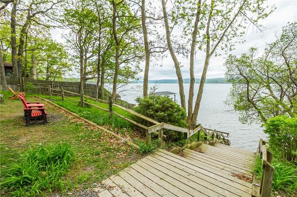 Exterior, Lake