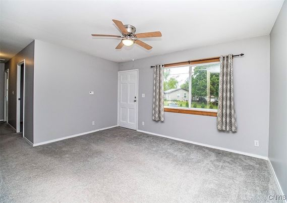 Empty room, Interior