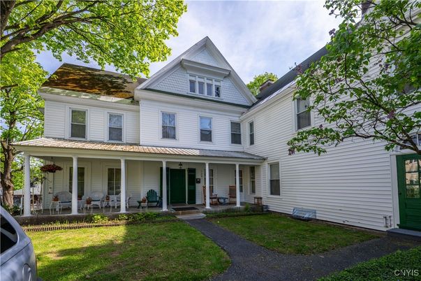 Exterior, Facade, Queen Anne Victorian
