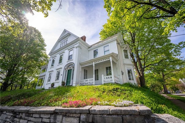 Exterior, Facade, Queen Anne Victorian
