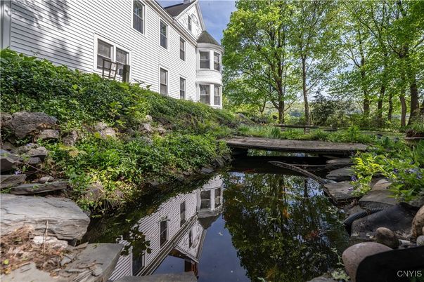 Exterior, Lake