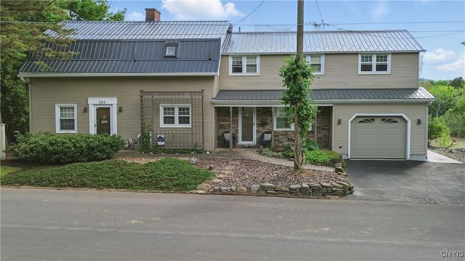 Attached, Exterior, Facade, Split Level