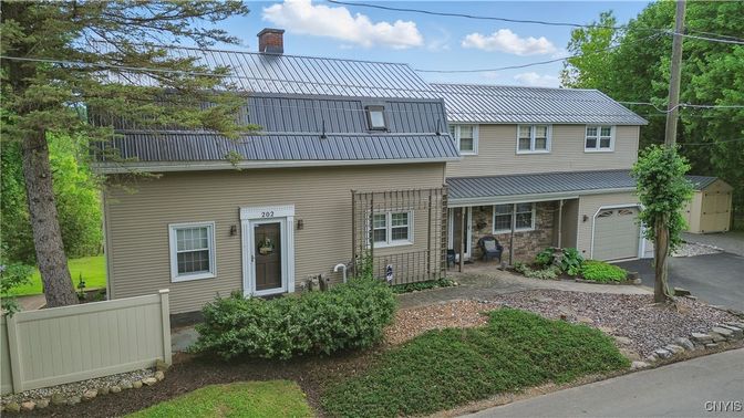Attached, Exterior, Facade, American Foursquare
