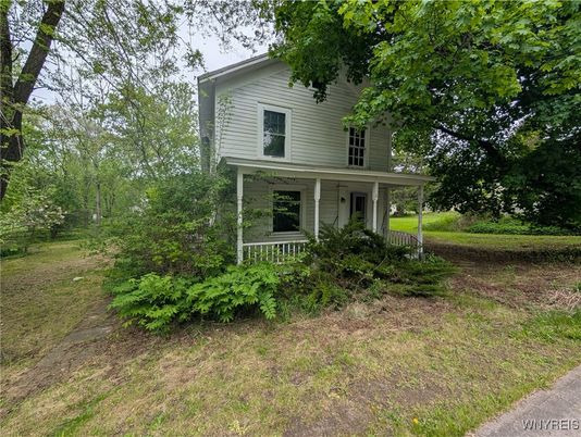 Backyard, Exterior, Facade, American Foursquare
