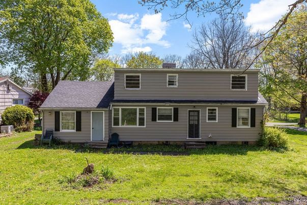 Exterior, Facade, Cape Cod
