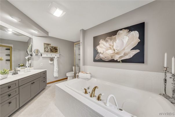 Bathroom, Dual Sink Vanities, Interior, Recessed Lighting