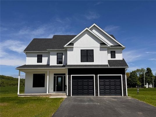 Attached, Exterior, Facade, Farmhouse