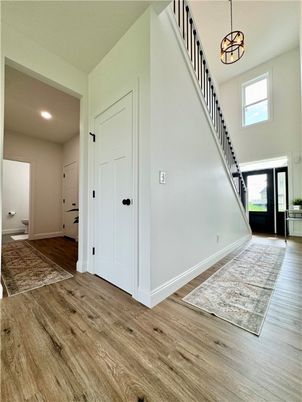 Interior, Pendant Lights, Recessed Lighting, Wood Texture Flooring