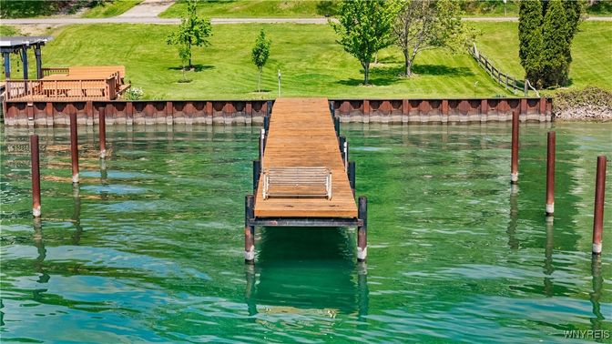 Exterior, Lake