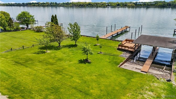 Exterior, Lake