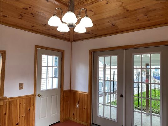 Empty room, Interior, Wooden Ceilings