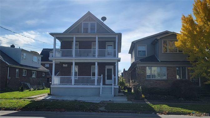 Exterior, Facade, Brick Facade, Queen Anne Victorian
