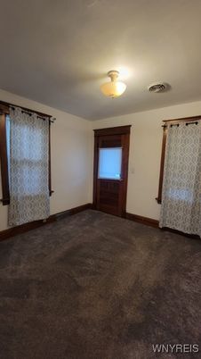 Empty room, Interior