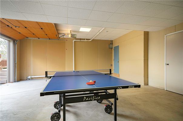 Game Room, Interior