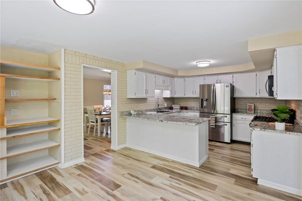 Dining room, Interior, Kitchen, Stainless Steel Appliances, Wood Texture Flooring