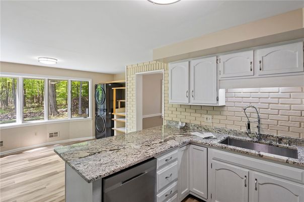 Interior, Kitchen, Washer, Wood Texture Flooring
