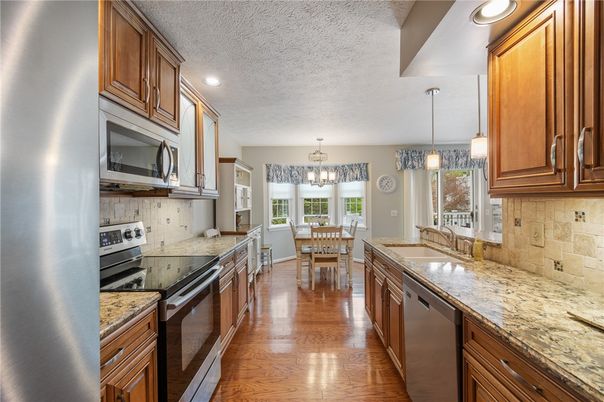 Chandelier, Dining room, Interior, Kitchen, Pendant Lights, Recessed Lighting, Wood Texture Flooring