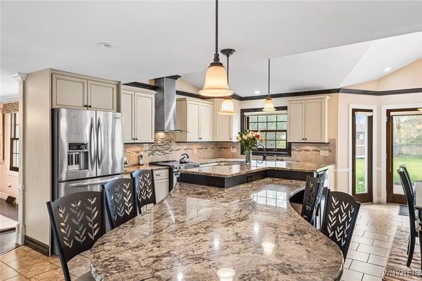 Dining room, Interior, Kitchen, Pendant Lights, Recessed Lighting, Stainless Steel Appliances