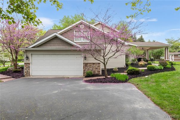 Attached, Exterior, Facade, American Craftsman