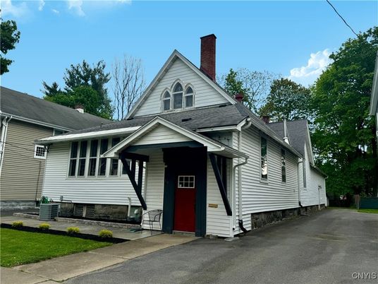 Exterior, Facade, Queen Anne Victorian