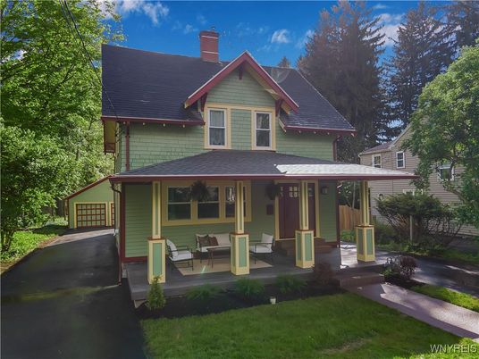Exterior, Facade, Queen Anne Victorian