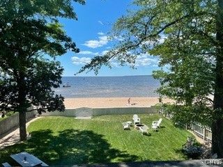 Exterior, Lake