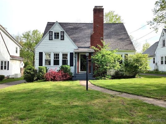 Exterior, Facade, Cape Cod