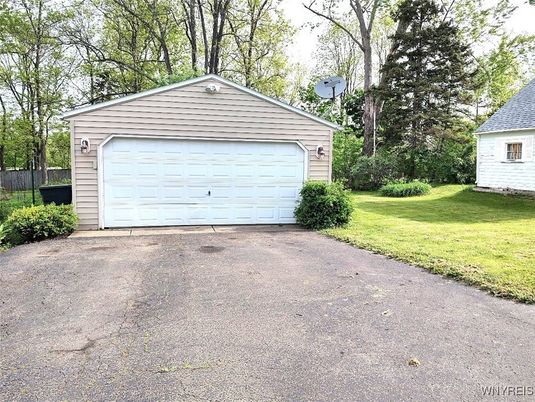 Detached Garage, Exterior