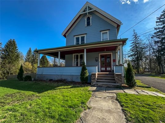 Exterior, Facade, Queen Anne Victorian