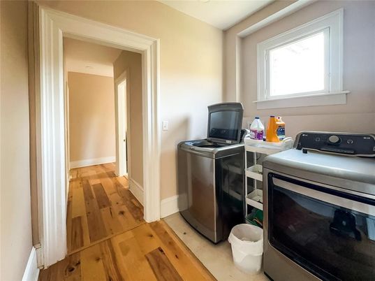 Interior, Washer, Wood Texture Flooring