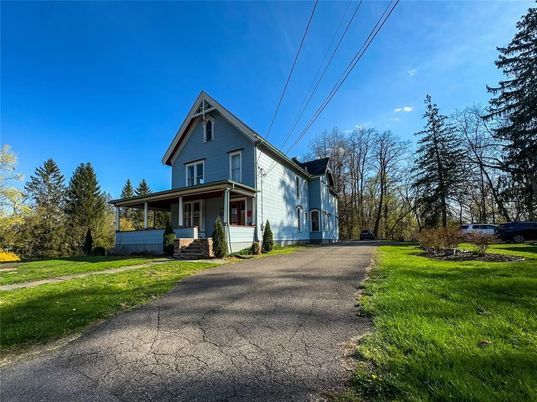 Backyard, Exterior, Facade, Queen Anne Victorian