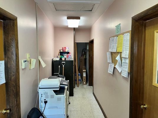 Home Office, Interior
