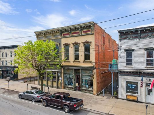 Exterior, Facade, Rowhouse