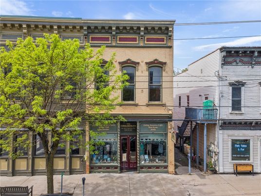 Exterior, Facade, Rowhouse