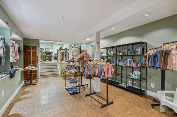 Interior, Recessed Lighting, Walk-in Closets