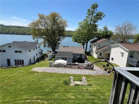 Exterior, Lake