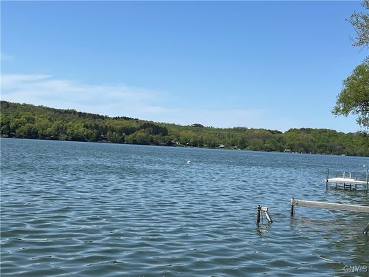 Exterior, Lake