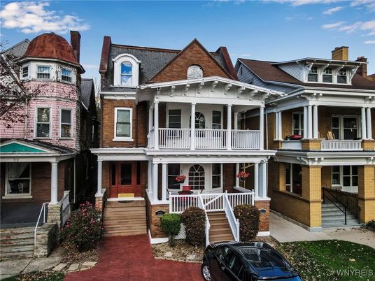 Exterior, Facade, Queen Anne Victorian